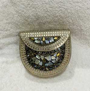 Pochette de luxe métallique pour femmes, conçue pour les moments de mode haut de gamme, sac à main de soirée avec bandoulière chaîne, élégant et tendance - Product Image 4