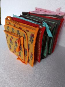 Pochettes en coton kantha 100% à fermeture éclair sur mesure en coton imprimé en blocs disponibles en modèles et tailles assortis pour la revente - Product Image 2