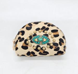 Pochette artisanale avec broderie de fil perlé de qualité supérieure, aspect décoratif pour les accessoires de mode féminins - Product Image 5