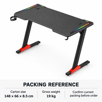 Bureau de jeu moderne avec plateau de 1400 x 600 mm, panneau E0 de 18 mm et détails de renforts rouges pour usage professionnel