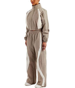 Nouvelle conception de survêtement pour femme en tissu nylon froissé zippé, comprenant un haut court coupe-vent et un pantalon de jogging, vêtements de sport pour femme - Product Image 1