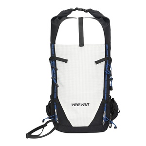 Mochila Ligera para Esquí, Senderismo y Viajes <span class=keywords><strong>de</strong></span> Invierno con Compartimento para Botas, Modelo Scene - Product Image 1