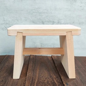 Chaise <span class=keywords><strong>de</strong></span> <span class=keywords><strong>bain</strong></span> élégante en bois <span class=keywords><strong>de</strong></span> pin dans le support <span class=keywords><strong>de</strong></span> stockage <span class=keywords><strong>de</strong></span> type debout <span class=keywords><strong>de</strong></span> style japonais traditionnel pour les salles <span class=keywords><strong>de</strong></span> <span class=keywords><strong>bain</strong></span> utilisées avec un pot <span class=keywords><strong>de</strong></span> fleur - Product Image 5