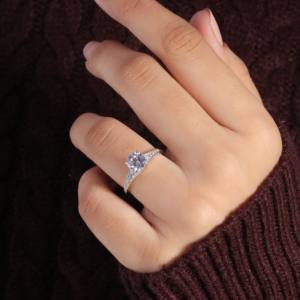 Anillo de Compromiso Vintage con Circonita, Detalles Delicados de Milgrain, Plata de Ley con Certificado IGI, un Anillo de Propuesta Único - Product Image 2