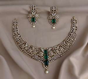 Conjunto de collar con acabado mate CZ, último diseño único, complementa tanto el uso étnico como el moderno, perfecto para fiestas, Navidad - Product Image 1