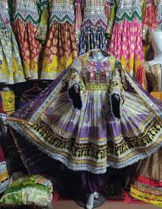 Vestido Afgano Kuchi Vintage de WS International para Niñas, Tela de Lino, Algodón y Seda con Mangas Largas y Bordado - Product Image 4