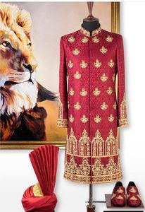BORDADO EN EL NOVIO MAROON SHERWANI Y PANT CON ZAPATO A JUEGO CON CUENTAS DE CRISTAL EMBELLECIDAS, TRABAJO DE DABKA PARA BODA = 2024 - Product Image 2