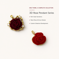 Ciondoli all'ingrosso in rame con resina e zirconi CZ a forma di rosa rossa, placcati oro, romantici ciondoli a forma di fiore di rosa per la creazione di gioielli di San Valentino