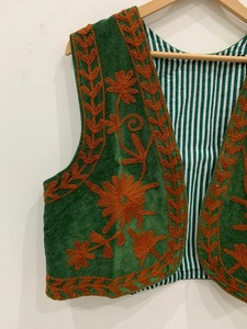 Abrigo de cintura con bordado de terciopelo Suzani, chaleco Suzani de terciopelo Floral, chaleco bohemio, Chaqueta corta Suzani de terciopelo, abrigo de cintura bohemio - Product Image 2