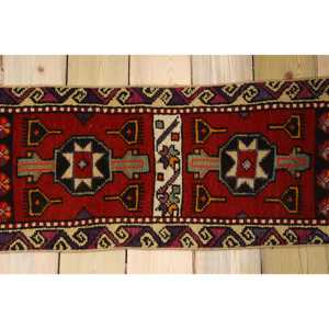 Tapis vintage 1,2 x 2,9 pieds, petit tapis turc, tapis en laine rouge à motifs floraux - Product Image 2