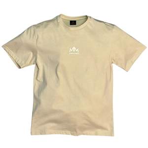 T-shirt Pyrex Graphic pour hommes et femmes, imprimé texte audacieux, en coton crème, style streetwear minimaliste - Product Image 1