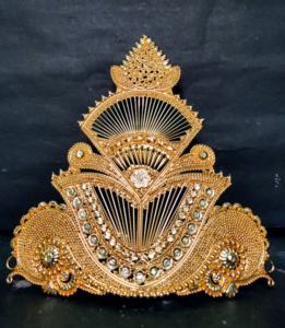 มงกุฎพร้อมโลหะทองคำบริสุทธิ์ทำจากดีไซน์แบบดั้งเดิม - Product Image 2