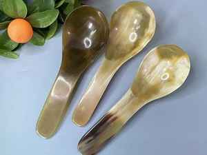 Cuillère à salade classique de luxe écologique en corne de buffle unique avec manche en bois de rose, taille personnalisable, fabriquée à la main en Inde pour mariage - Product Image 4