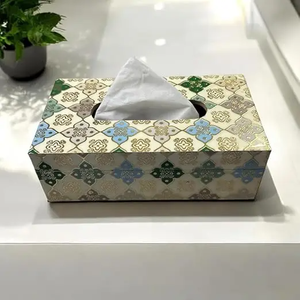 Caja de Pañuelos de Madera Artesanal con Estampado Meena |   Elegante Dispensador de Servilletas Decorativo - Product Image 1