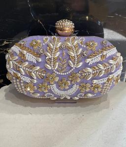 Pochette perlée et brodée faite à la main pour femmes sac à main de luxe élégant avec décoration de perles parfait pour les fêtes de mariage - Product Image 1
