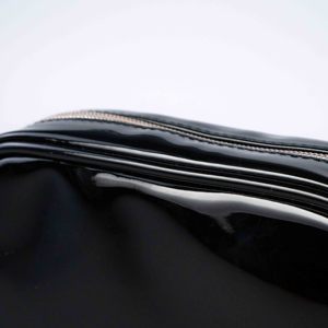 Pochette de voyage élégante en PU avec fermeture éclair pour cosmétiques et soins de la peau, personnalisable en couleur et taille, OEM/ODM disponible - Product Image 5