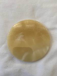 Posavasos de Alabastro Egipcio Hecho a Mano con Reverso de Terciopelo, Posavasos Hexagonal Redondo de 3.5 Pulgadas para Bebidas - Product Image 3