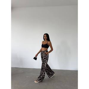 Pantalon décontracté en satin à taille haute et jambe large, anti-plis - Product Image 4