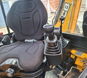 Cargadora compacta JCB 1CX, 4x4, con capacidad de carga nominal de 4 toneladas, cargadora frontal para madera, en venta - Product Image 1