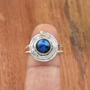Anillo de doble banda de labradorita natural hecho a mano de 10mm en joyería artesanal de plata para aniversarios, bodas y fiestas, tamaños 5 a 12 - Product Image 1