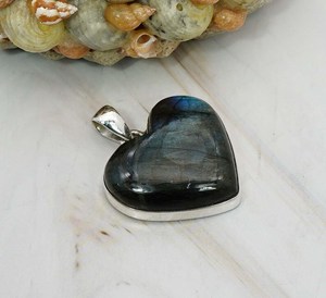 Pendentif en pierre précieuse Labradorite en forme de coeur naturel en argent sterling rhodié et plaqué or Flashy et élégant! - Product Image 3