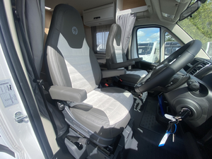 Autocaravana de Lujo de 5m, Mini Autocaravana para 4 Personas, Impermeable, Ligera, de Aluminio y Acero, EURO 5, 3500KG de Carga Útil, Completamente Equipada - Product Image 4