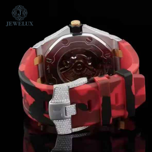 Reloj analógico Hip Hop de lujo personalizado, dos tonos, moissanita helada, diamante, banda de goma roja, resistente al agua, esfera ancha de cristal a la moda - Product Image 1