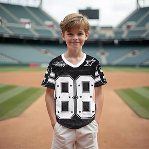 Maillot de football conçu pour les jeux à haute énergie, la construction respirante et légère offre une ventilation active facile à bouger - Product Image 3