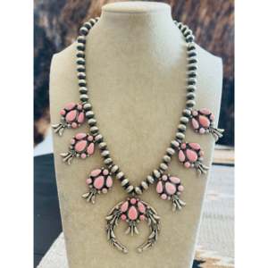 Collar Bobby Platero con Concha Rosa y Flor de Calabaza en Plata de Ley, Elegante Diseño Floral, Regalo - Product Image 1