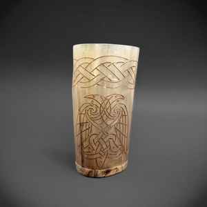 100% Verre à liqueur en corne de buffle naturel fait à la main avec logo personnalisé Koi Design pour bière whisky autres boissons - Product Image 2