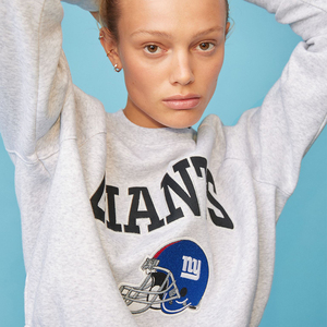 Sudaderas de felpa de algodón grueso, personalizadas con logo impreso, para mujer, estilo deportivo y holgado. - Product Image 1