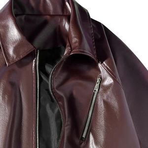 Vestes unisexe en cuir PU Logo personnalisé Poches élastiques à fermeture éclair Poignets côtelés Veste en simili cuir Top RTS Seller - Product Image 3