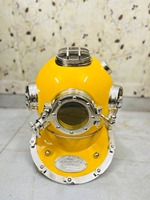 Casque de plongée vintage en laiton jaune, objet décoratif |   Casque de plongée antique pour les profondeurs marines