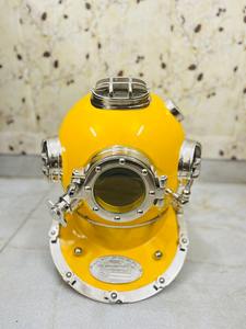 Casque de plongée vintage en laiton jaune, objet décoratif |   Casque de plongée antique pour les profondeurs marines - Product Image 2