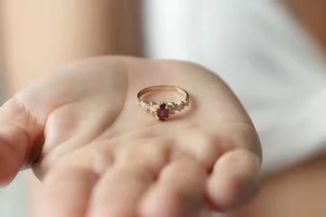 Bague grenat 6x4mm originale en or 10 ct 14 ct 18 ct, diamant Moissanite taille ronde fait à la main, meilleur cadeau de fête des mères pour les fiançailles de mariage - Product Image 5