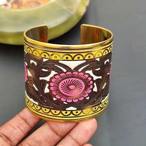 Brazalete ancho de diseñador floral de latón puro 100% hecho a mano, brazalete ajustable, Regalo para mamá - Product Image 3