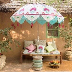 Sombrilla de Patio de Madera Moderna de Alta Calidad, Personalizada, para Bodas al Aire Libre, Blanca, de 2 Metros, con Borde Festoneado - Product Image 1