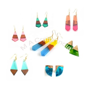 Pendientes de resina pulida hechos a mano de alta calidad, hermoso diseño para damas para fiestas, bodas y regalos, de inspiración africana - Product Image 3