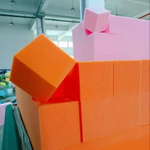 Огнеупорный красочный батут размера под заказ, парк и мягкая игровая площадка, полиуретановые кубики из пенополиуретана