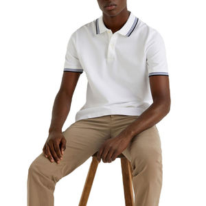 Vente de gros T-shirts polo uni en polyester T-shirt polo pour hommes Chemises polo pour hommes avec logo personnalisé - Product Image 2