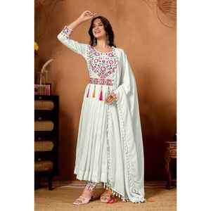 Nuevo Traje Anarkali Especial para Navratri en Estilo Casual, Salwar Kameez de Seda Romana Pesada con Función Reversible para Mujer, Ropa de Fiesta - Product Image 1