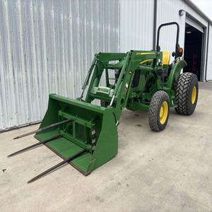 Tracteur agricole utilitaire John Deere 5045E 50HP 4x4, direction assistée, diesel, prêt à la vente, modèle 2020. - Product Image 1