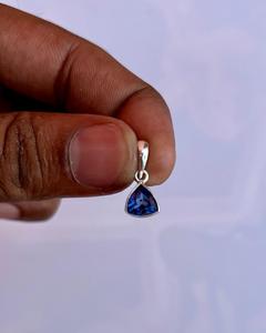 จี้แซฟไฟร์สีน้ำเงินทำด้วยมือสีเงินสเตอร์ลิง925จี้ผู้หญิงสวยจี้สีฟ้าสดใส - Product Image 2