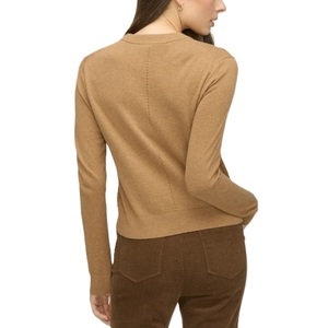 Pull col rond de luxe personnalisé pour femme, 100 % acrylique, motif uni, tricot respirant, logo au dos, style décontracté - Product Image 2