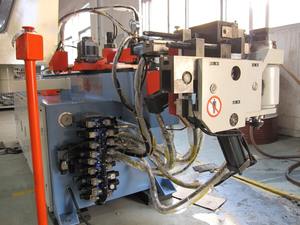 Máquina dobladora de barras de acero para tubos <span class=keywords><strong>CNC</strong></span> completamente automática, máquina dobladora de perfiles, máquina dobladora de tubos - Product Image 4