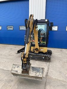 Caterpillar CAT 301.8 Mini pelleteuse compacte de 1.8 tonnes avec moteur diesel et système hydraulique à détection de charge pour les travaux de précision - Product Image 4