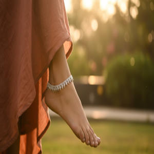 Chevillère en argent sterling 925 avec cristaux, bijou délicat pour les pieds, pour femmes et filles, à porter lors de mariages, de fêtes et d'événements spéciaux - Product Image 2