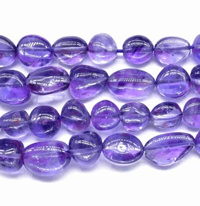 Hebras de cuentas de amatista natural de pepitas de piedra caídas al por mayor en color púrpura - Product Image 1