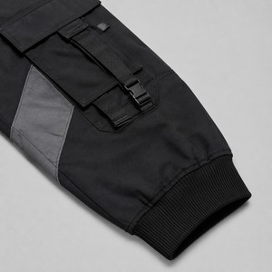 Pantalon cargo premium pour homme, alliant robustesse, poches fonctionnelles et mouvements confortables pour les activités de plein air et le quotidien. - Product Image 5
