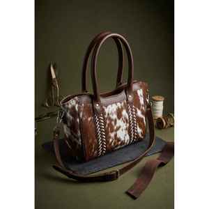 Pochette en cuir de vachette avec chaîne décorative pour femmes - Product Image 1